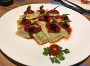 Ravioli da casa com massa fina, típico da culinária italiana