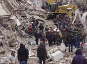 Número de mortos em terremoto na Turquia e na Síria passa de 2.300