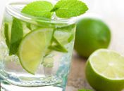 Ingerir água com limão pode provocar sérios danos aos dentes