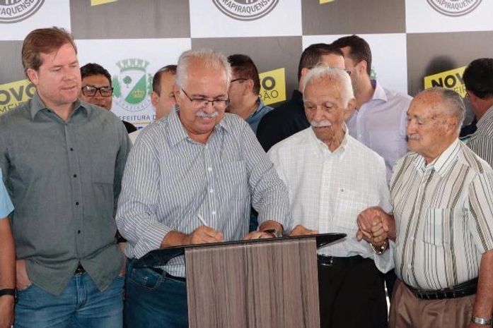 Teófilo assina ordem de serviço e obras de reforma do Coaracy são iniciadas