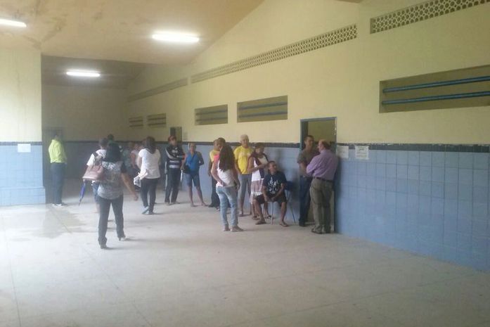 Início da votação registrou poucas filas em escola Princesa Isabel, no Cepa