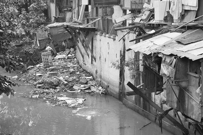 "Moça, às vezes nós não tem água nem pra tomar banho todo dia, imagina lavar as mãos toda hora."
