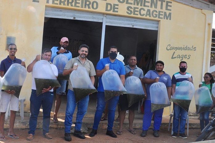 Prefeitura de Piranhas distribui alevinos para produtores da agricultura familiar
