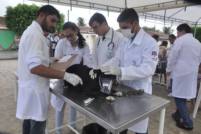 Complexo de Equoterapia realiza ação social pet em Arapiraca