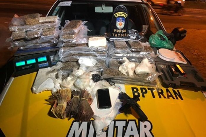Homem é preso com 35kg de maconha, crack, cocaína e R$ 85 mil na parte alta de Maceió