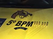 Dupla é presa pela PM por porte ilegal de arma de fogo e receptação em Maceió