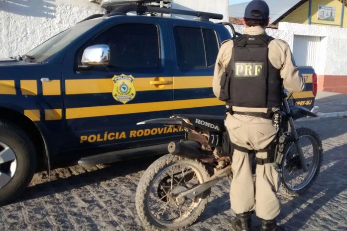 Seis pessoas são presas e mais de 20 motocicletas são apreendidas em operação da PRF no Sertão