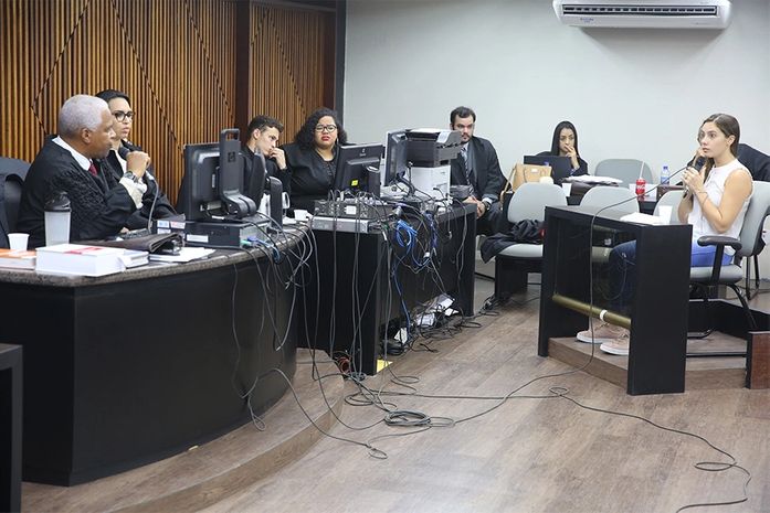 Mirella Graconato durante júri popular, em outubro de 2017