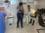 Mulher em trabalho de parto é socorrida por agentes do Ronda no Bairro na AL-101 Norte