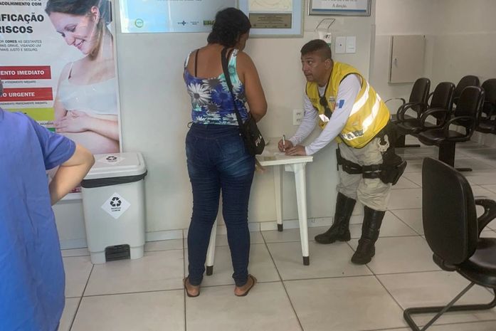 Mulher em trabalho de parto é socorrida por agentes do Ronda no Bairro na AL-101 Norte