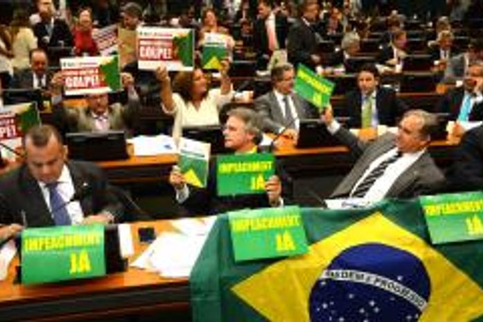39 deputados defenderam o impeachment e 21 foram contra