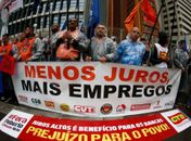 Centrais sindicais unem-se em protesto contra alta da taxa de juros