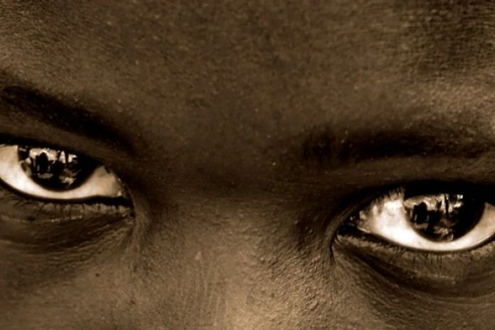 Tamires tem 9 anos e adquiriu nas ruas uma maturidade esquizoide.