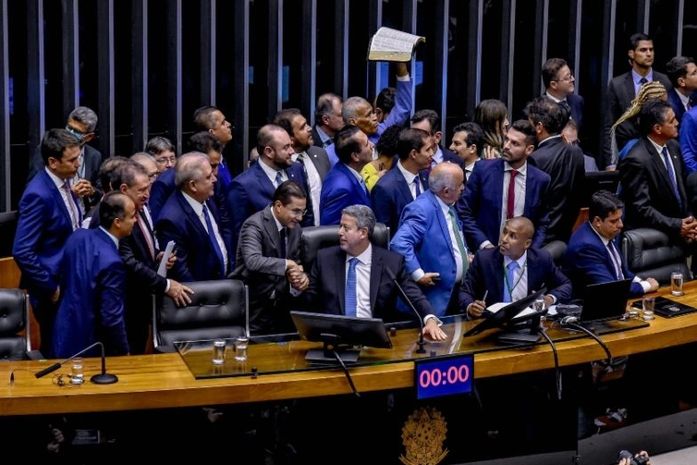 O Poder Legislativo em realidades opostas