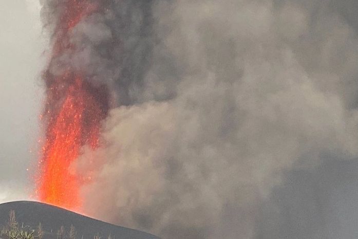 Cumbre Vieja: erupção se intensifica e mais 3 cidades são evacuadas