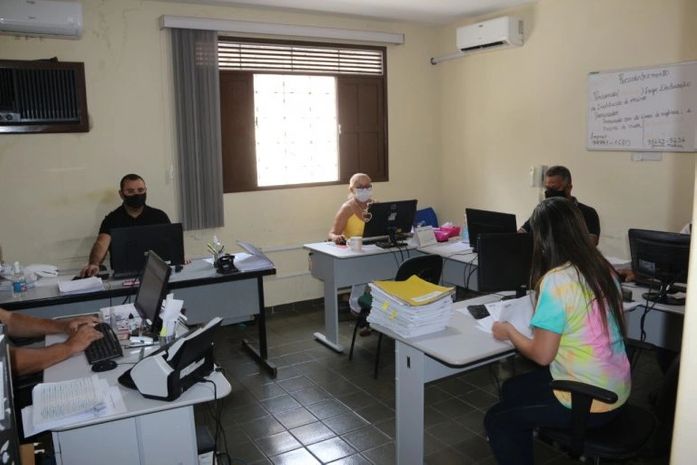 Gestão de Fabiana Pessoa valoriza aposentados e pensionistas com pagamentos de salários em dia