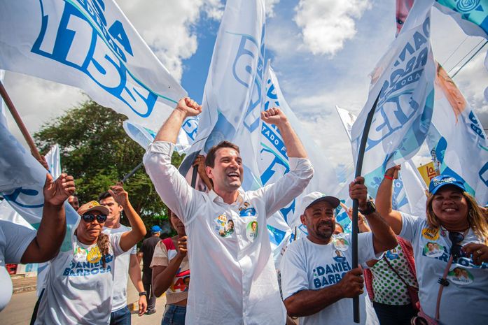 Daniel Barbosa é acolhido pelo povo durante carreatas nas duas maiores cidades de Alagoas