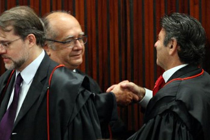 Ministro Gilmar Mendes é eleito presidente do TSE