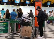 Congresso segue Bolsonaro e mantém cobrança de bagagens despachadas