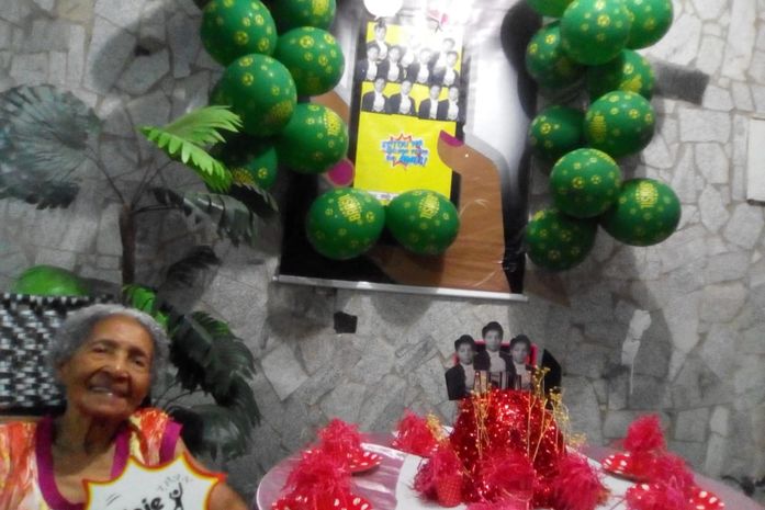 Feliz Aniversário, minha mãe. Que todo o Universo a proteja.Sua benção!