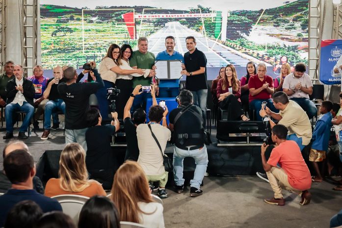 Governador Paulo Dantas garante investimentos para infraestrutura e educação de Carneiros