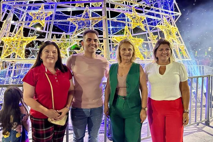 Desfile e show de luzes marcam abertura do Natal em Pilar