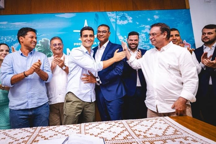 JHC empossa novo secretário da Indústria e Comércio, Carlos Pinheiro