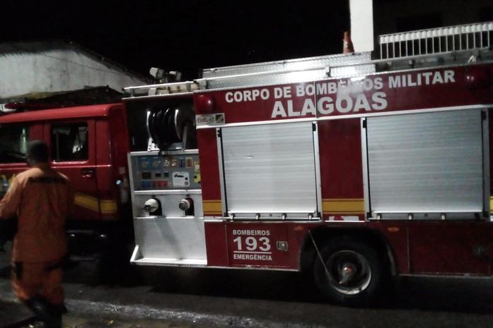 Corpo de Bombeiros retira enxame de abelhas de Unidade de Saúde de São Miguel dos Campos