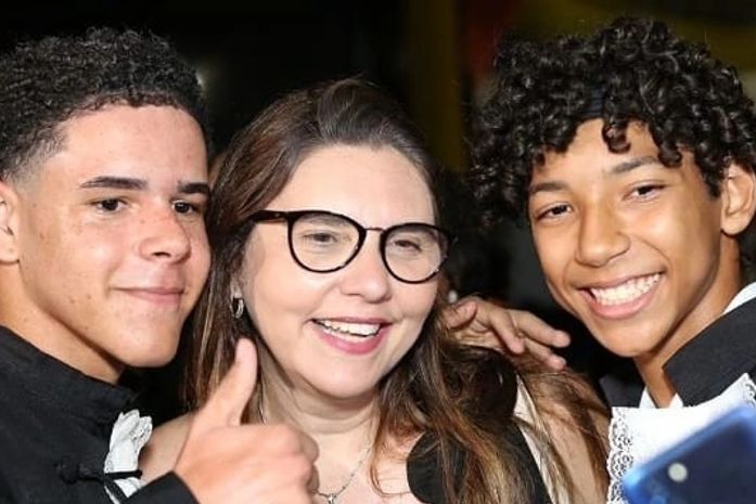 A Lei do Jovem Aprendiz Alagoano, de autoria da então deputada estadual, Jó Pereira, o jovem Klins e a politica antirracista