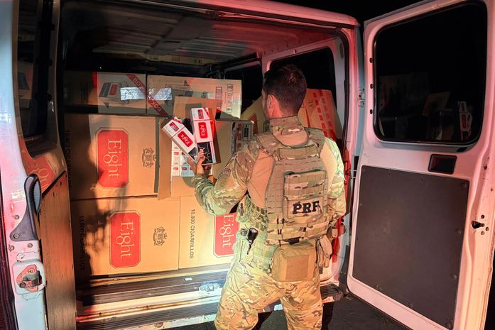 Carga de 500 mil cigarros contrabandeados é apreendida pela PRF em Rio Largo