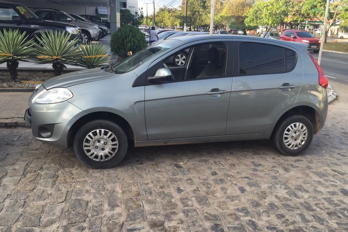 Carro roubado é localizado em prédio no Conjunto José Tenório