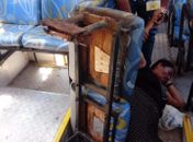 Vídeo: cadeira de ônibus se desprende e idosa caí dentro de coletivo em Maceió