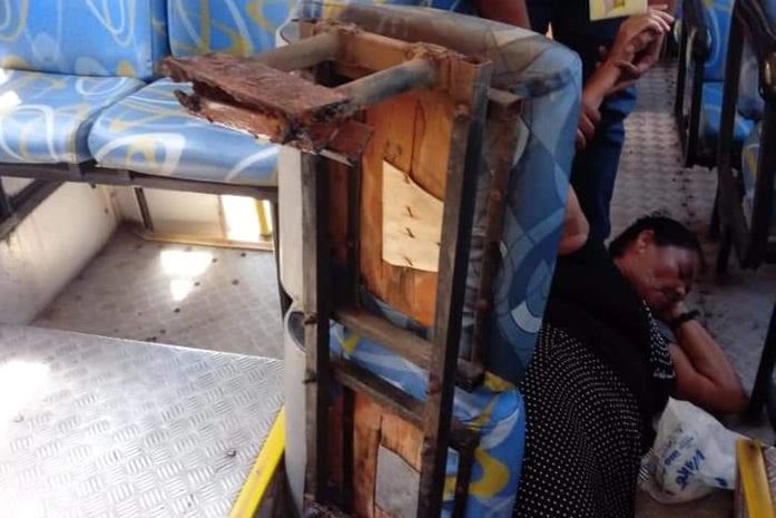 Vídeo: cadeira de ônibus se desprende e idosa caí dentro de coletivo em Maceió