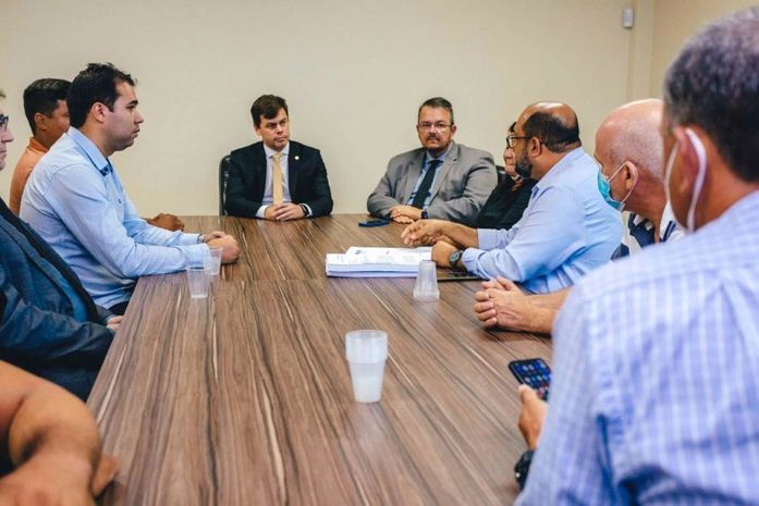 Presidente Vagner Paes recebeu requerimento elaborado pela comunidade, com parecer de engenheiro e geólogo

