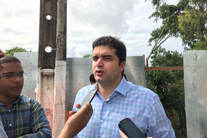 Prefeito Rui Palmeira visitou obras de recuperação de avenida no Murilópolis