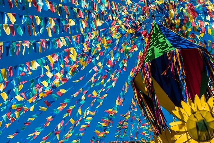 É tempo de celebrar São João, sem fumaça de fogueira e nem fogos de artifício