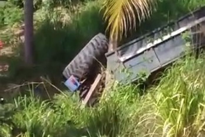Trator capota e deixa vítima presa às ferragens na AL 101-Sul