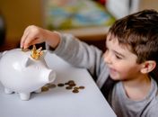 No mês das crianças, entenda como funciona a educação financeira para os pequenos