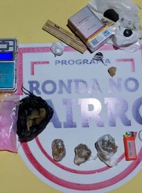 Ronda no Bairro apreende drogas e balança de precisão em abordagem na Cruz das Almas