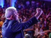 
No discurso da vitória, Lula diz "é hora de restabelecer a paz entre os divergentes". Em Alagoas,o senador eleito, vai às ruas fazer provocações politicas aos divergentes
