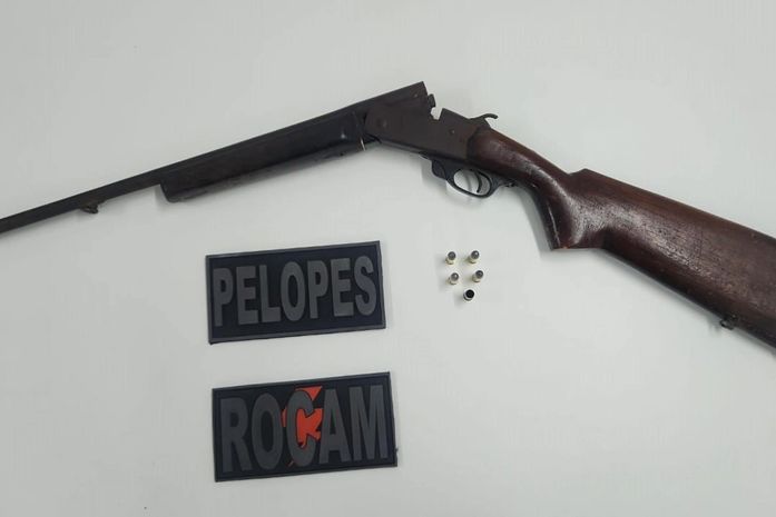 Homem é preso e arma é apreendida pela PM em Santana do Ipanema