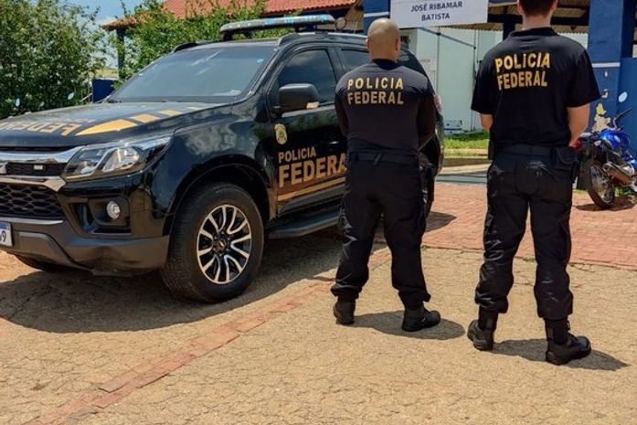 Policiais Federais cumprindo mandados no dia da prova do Enem