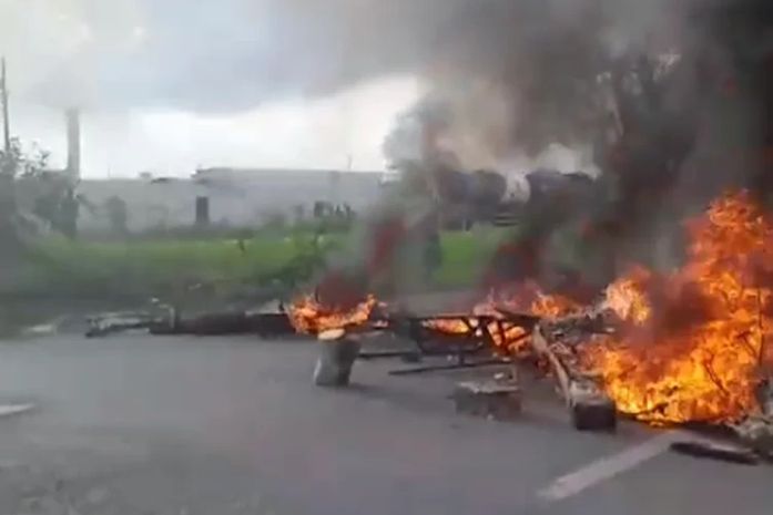 Moradores de conjuntos residenciais de Rio Largo protestam contra a falta de água