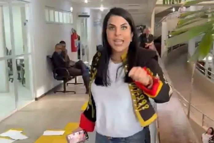 Advogada que atacou servidoras no Fórum responde a 8 processos criminais e cumpre suspensão na OAB/AL