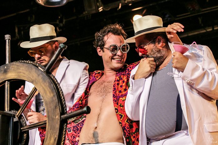 O REI DO MUNDO – UMA COMEDIA SOBRENATURAL