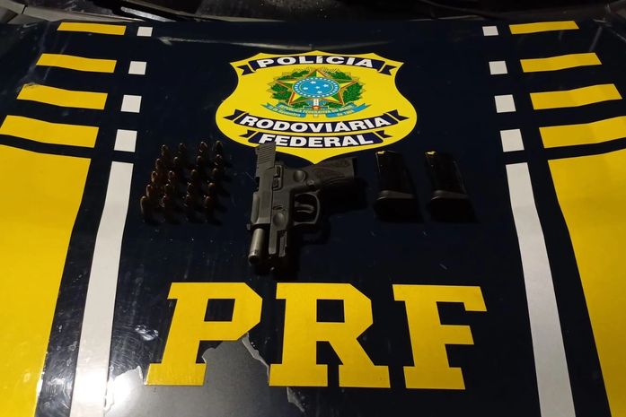 Homem é flagrado com arma de uso restrito ao lado de carro acidentado na AL-210