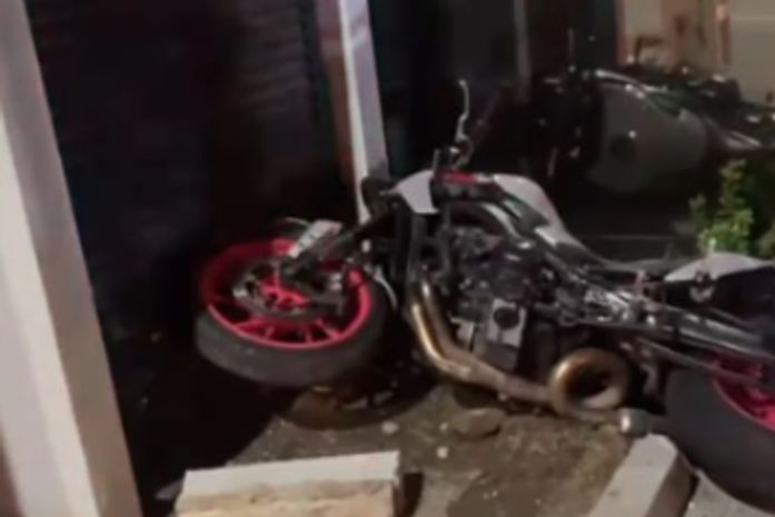 Colisão entre motos deixa uma mulher morta e dois feridos na Av. Durval de Góes Monteiro