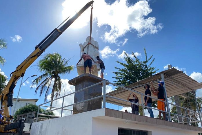 Estátua de 4 metros e meio é erguida no Mirante Padre Cícero II em Santana do Mundaú