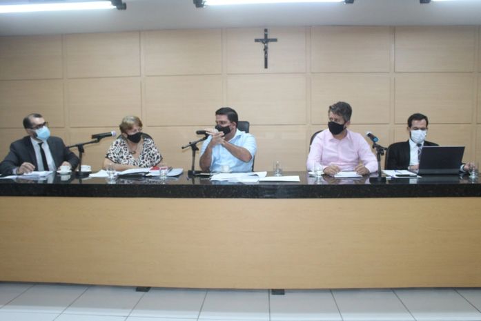 Câmara Municipal de Arapiraca discute situação dos aposentados e pensionistas com presidente do Imprev