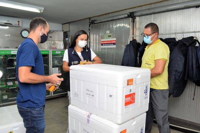 Doses desembarcaram na tarde desta segunda-feira (9), em Maceió.